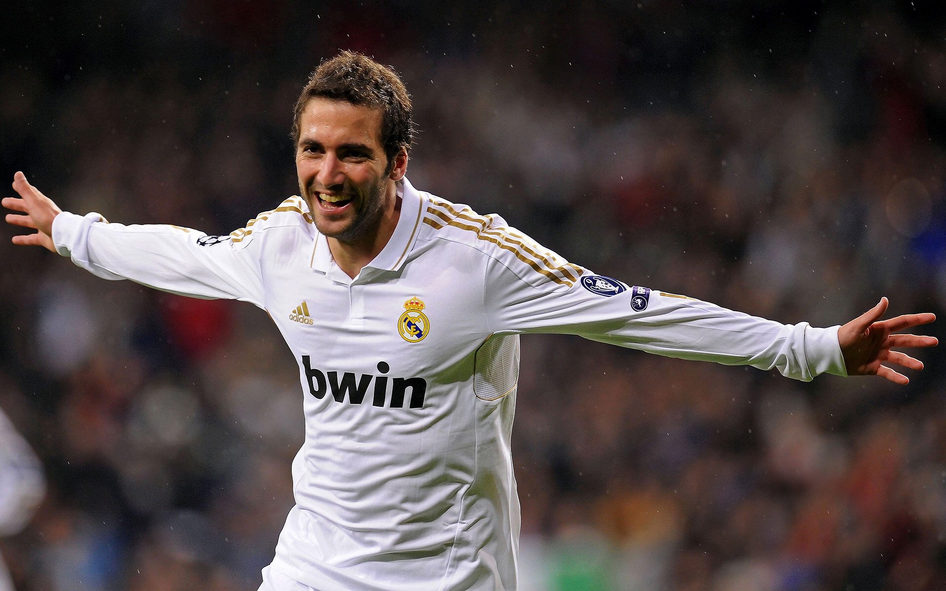 体育娱乐平台-掌声献给对手，波尔图赛前列队致敬孙兴慜，足球场上的最高礼仪，掌声献给对手！波尔图赛前列队致敬孙兴慜，演绎足球最高礼仪